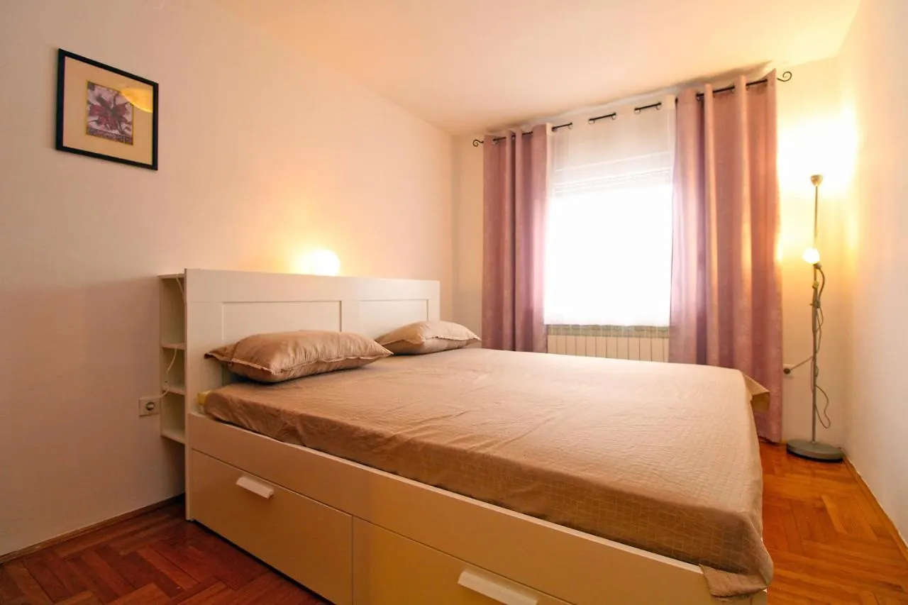 Apartment Davor 2231 Pula